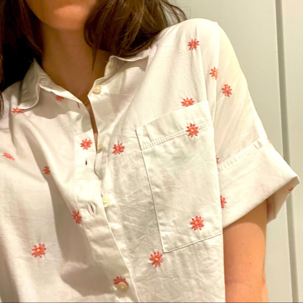 🌸 Madewell Embroidered Daisy Button-Down Shirt